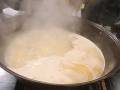 -鲜入围煮花胶鸡海鲜火锅