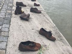 -多瑙河畔鞋履雕塑