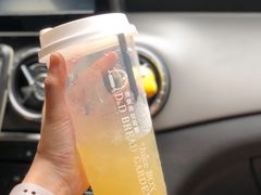 -顶东面包花园·生日蛋糕(世博店)