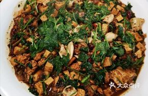 Stewed Fish Head and Offal in Earthen Pot