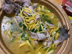 思茅酸汤鱼片-老滇山寨•云南特色菜•地方菜•民族风情歌舞表演(金碧店)