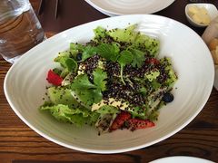 招牌有机藜麦沙拉-THE CLUBHOUSE(G公寓酒店)