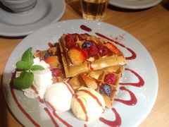 水果华夫饼-Lia Cafe Bar Restaurant松山咖啡屋