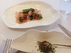 皇帝鱼刺身配牛油果和小红萝卜-Jean Georges