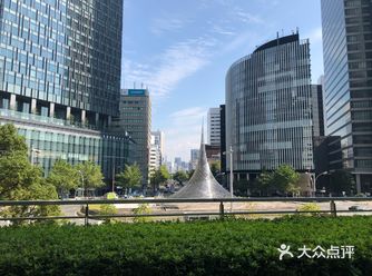 mall，非常非常的大，上上下下玲琅满目