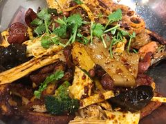 -愉肴麻辣香锅(中山路店)