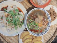-爆炸头阿姨小四川正宗川味小吃(无任何分店)