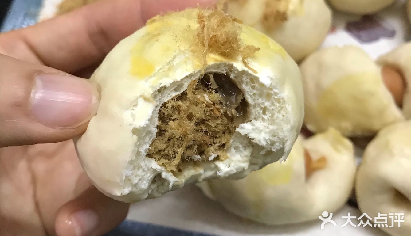 肚子里有料之低糖低油迷你肉松面包