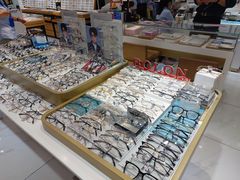 -美式眼镜·授权蔡司.依视路.尼康.豪雅.明月(人民广场店)