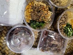 -爆炸头阿姨小四川正宗川味小吃(无任何分店)