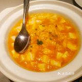 桌子之间距离稍近，六个人花了二千多