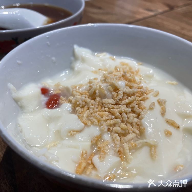 这家铁锅米线和重庆一个味！[调皮]