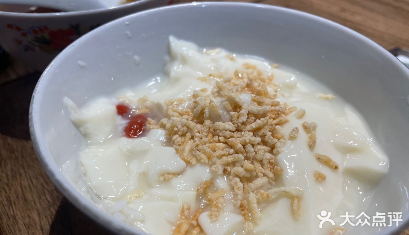 这家铁锅米线和重庆一个味！[调皮]
