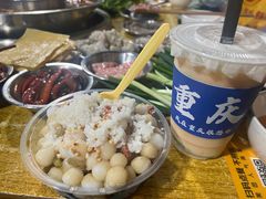 门口的冰汤圆-渝味黄姐火锅(黄泥村店)