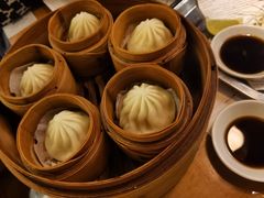 鸡汁鲜肉小笼汤包-南小馆(迪士尼小镇店)