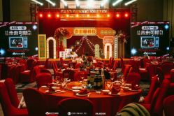 -深度婚礼策划·宴会布置·高端私人创意定制