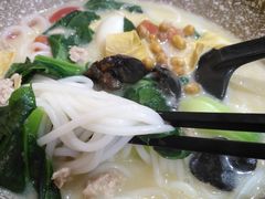 鲜蔬肉丝米线-蒙自源小锅米线(金佰利店)