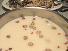 -尚尚仙·酸汤猪手·猪肚鸡火锅(华联万柳购物中心店)