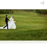 没有人能拒绝大场面草坪婚纱照的诱惑