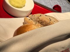 饭前餐包-弦月窗LUNETTE BY AMANDA(复兴路店)