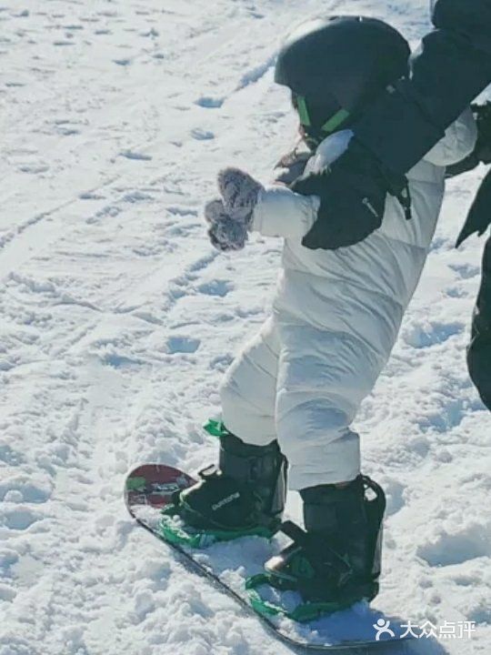 宝贝们滑雪也太酷了吧！