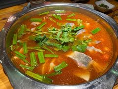 -野山舂·贵州现舂酸汤火锅(鸿通城店)