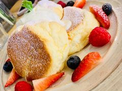 莓果奶油芝士舒芙蕾松饼-UPPER KITCHEN(延安路店)