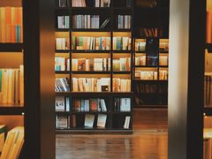 -钟书阁(松江泰晤士小镇店)