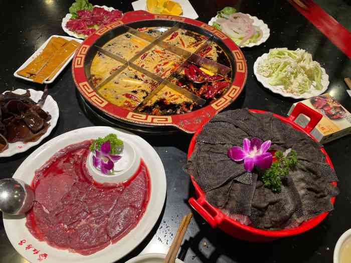 红房子老火锅(长嘉汇江景店)-"位置南岸区南滨路弹子石长嘉汇购物公园