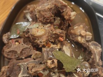 朋友推荐过来吃的，位置在祥店附近  羊肉火锅味道很鲜