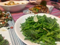 -香巴拉云南餐厅(华莱坞店)