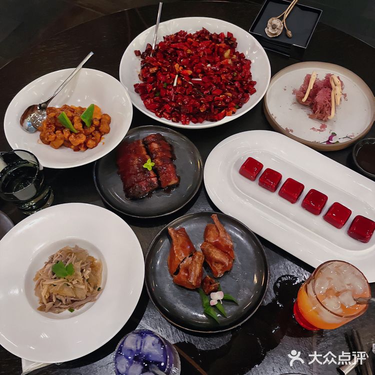 坐拥上海外滩270度夜景的高颜值餐厅🍴