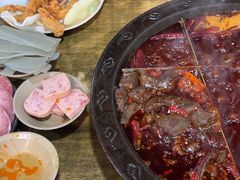 -渝嘴小老弟老火锅(华新村店)
