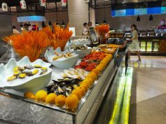 -广州万富希尔顿酒店·感趣自助餐厅·金秋蟹宴生蚝海鲜刺身