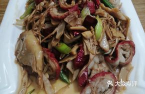 Braised Pig Intestine with Dried Bamboo Shoots