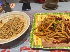 -肥肥虾庄·金牌油焖大虾(杨园滨江时代walk店)
