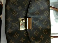 -京伟修鞋洗鞋奢侈品皮具护理店