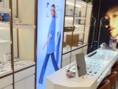 -J-Optical佳视明眼镜·蔡司视觉(青岛金茂览秀城店)
