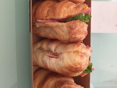 火腿芝士牛角三明治-中粮丰通（北京)食品有限公司