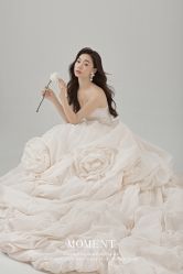 -现代经典婚纱摄影