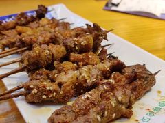 现穿羊肉串-呼伦贝尔烤羊·蒙古烤羊排(骏景店)