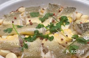 Red Pepper Stir-fried Yellow Croaker