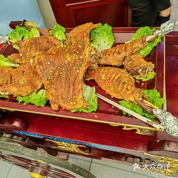 金盛楼的烤全羊简直是美食界的艺术品！