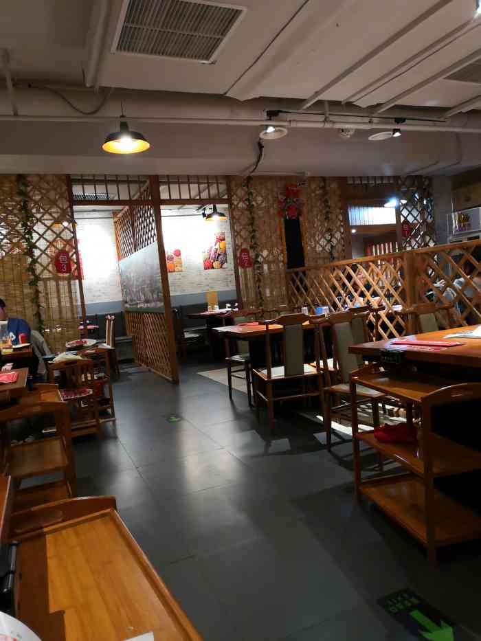 老掌柜重庆火锅-"中午和盆友去的,去的比较晚,没什么人～ .