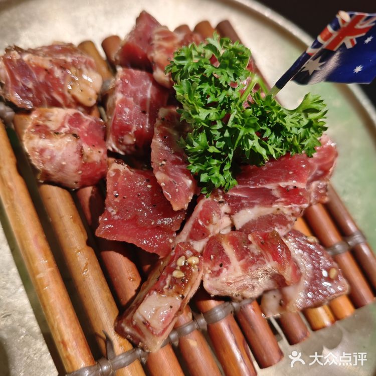 每次过来必点雪花牛肋条，真的巨好吃。肉质鲜嫩多汁