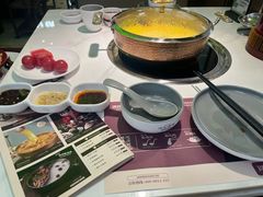 -洪氏嗨捞·广东猪肚鸡·椰子鸡火锅(西咸万象城店)