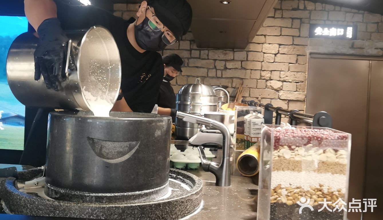 自此每去国贸360都必点。他家饮品种类很多