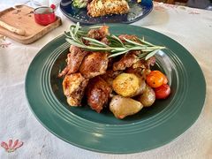 迷迭香蒜味烤春鸡配锅煎土豆块-花·fleur古董西餐厅(西城夜未央店)