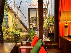 -Cuc Gach Quan Restaurant