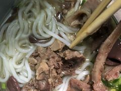 -老味道遵义虾子羊肉粉(兴关路店)